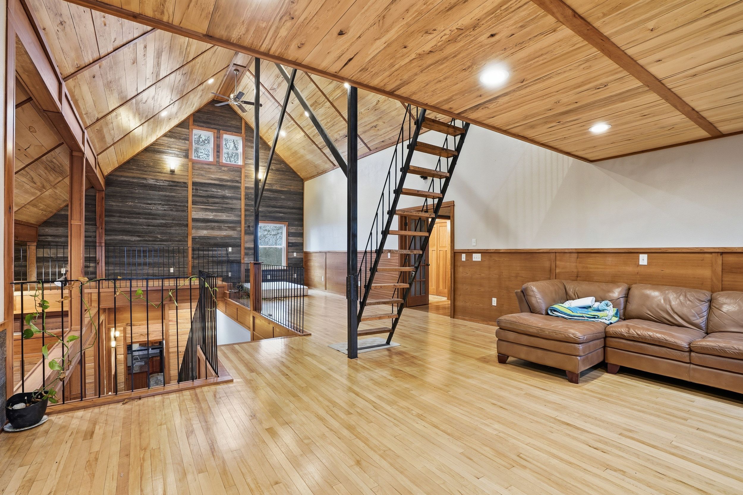 Listing Photo: 3300 Underwood Ave 0042-